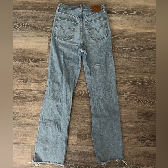 Blue Levi’s Jeans - Picture 2 of 2